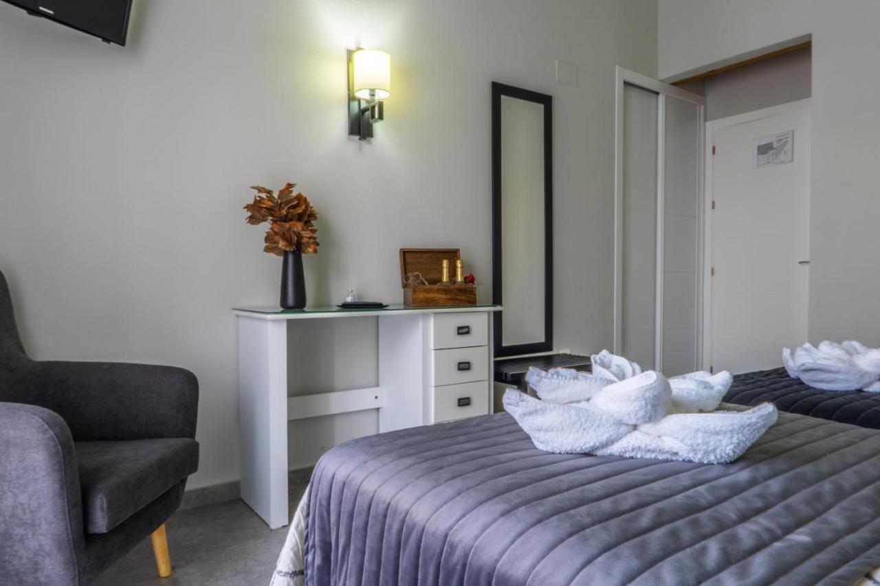Apartamentos Turisticos El Altozano Fuentes de León エクステリア 写真
