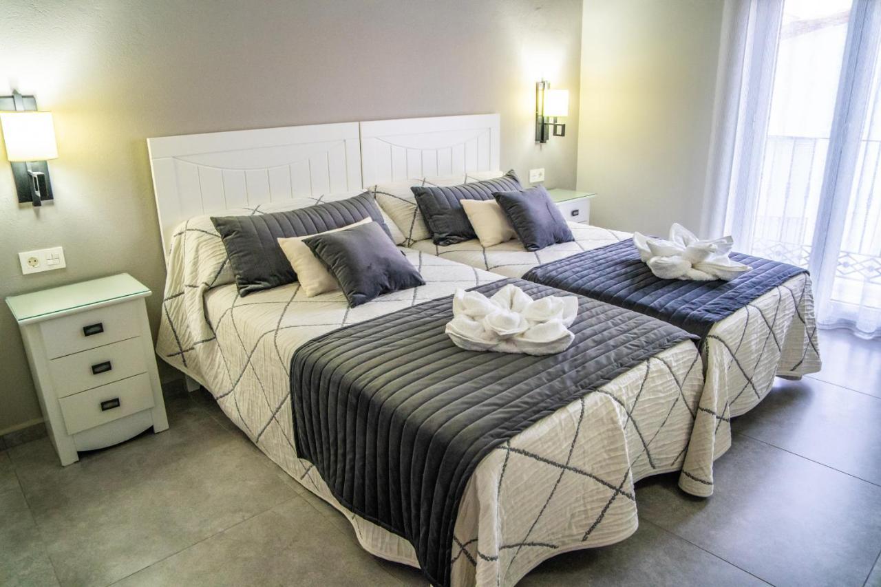 Apartamentos Turisticos El Altozano Fuentes de León エクステリア 写真